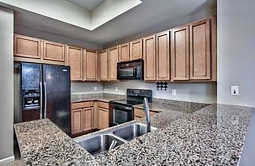 Indian Bayou Condominio | Charming poolside 2-bedroom condo w/fitness room, AC and steps from Destin Fun!