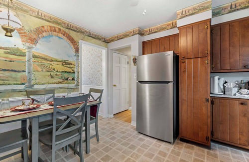 Erie Casa | Charming Presque Isle Home w/ Lake Access