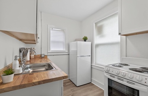 South Pensacola Cabaña | Charming Private Studio Cottage Pensacola
