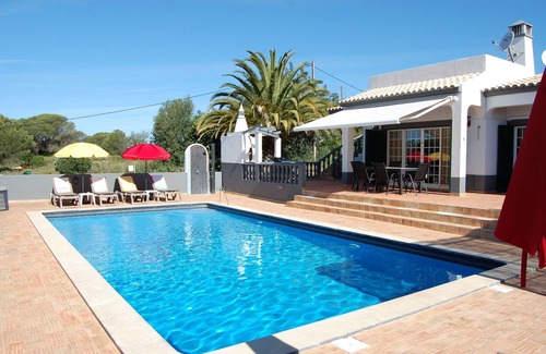 Telheiro Villa | Encantadora villa con 3 dormitorios, WLAN y calefacción central