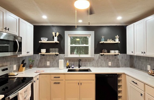 Woodfin Cabaña | Charming Purple Cottage located 10 minutes from Downtown Asheville