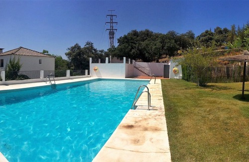 Higuera de la Sierra Villa | Casa rústica con encanto en urbanización con piscina. Perfecta para la familia