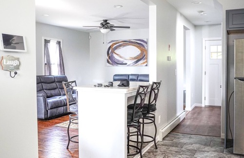 East Hartford Casa | Charming renovated 3-bedroom house.