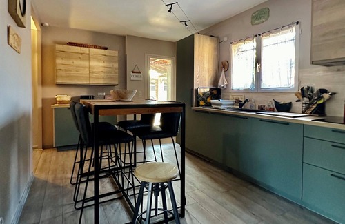 Saint-Didier Casa | Renovated house with swimming pool, garden, and air conditioning throughout the house