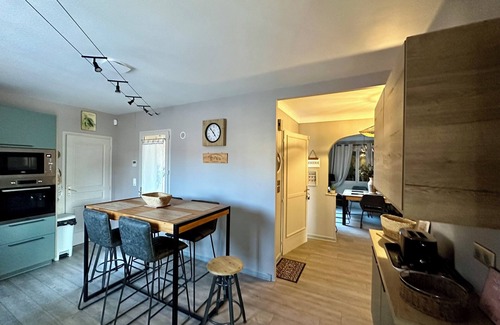 Saint-Didier Casa | Renovated house with swimming pool, garden, and air conditioning throughout the house