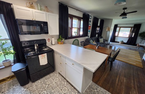 Le Mars Casa | Charming retro 3-bedroom retreat in Le Mars w/ Game Room