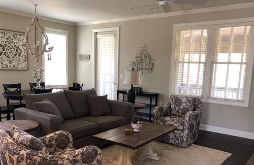 Reynolds Landing Casa | Charming Reynolds Landing Cottage adjacent to golf course & steps from the lake!