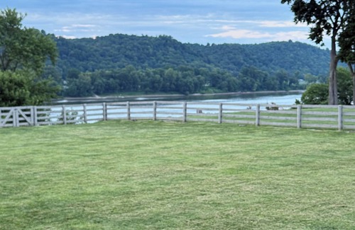 Carrollton Casa | Charming Riverside Getaway in Carrollton, KY