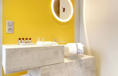 Castera-Verduzan Cama Y Desayuno | Charming room with private terrace in Gers spa village