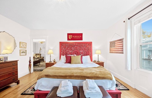 Northfield Cama Y Desayuno | Charming room in bed & breakfast in enchanting Northfield with WiFi