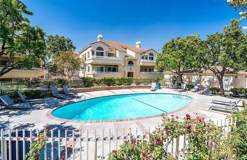 Newhall Condominio | Charming Room in a condo w. Private bathroom Santa Clarita/Art Studio/Gallery