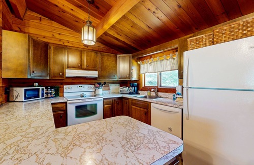 Franconia Casa | Charming rural home with wood-burning fireplace, large deck, WiFi - great views