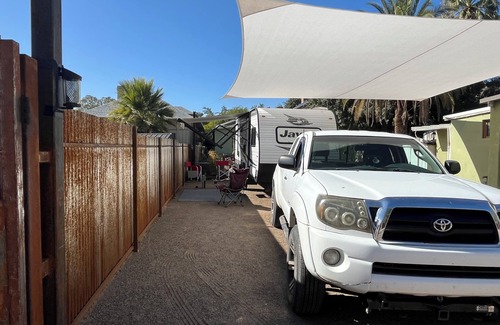 Armory Park Alquiler De RV | Charming RV space with full hookups in delightful Downtown Tucson with WiFi