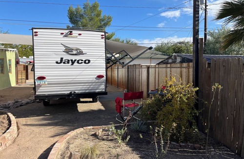 Armory Park Alquiler De RV | Charming RV space with full hookups in delightful Downtown Tucson with WiFi
