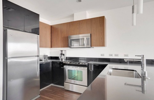 The Villas Apartamento | Charming Santana Row 1BR w/ Gym & Pool, 10 mins to Target, by Blueground