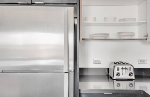 The Villas Apartamento | Charming Santana Row 1BR w/ Gym & Pool, 10 mins to Target, by Blueground