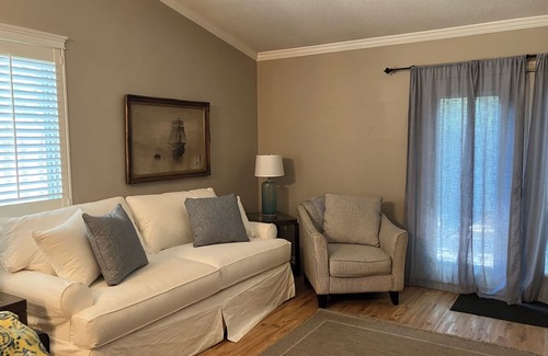 Victory Heights Casa | Charming Savannah Gem, MidTerm