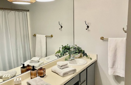 Victory Heights Casa | Charming Savannah Gem, MidTerm