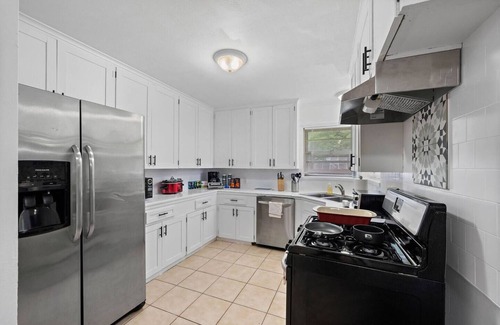 Willow Meadows/Willowbend Area Casa | Charming Shabby Chic Home-Minutes from Everything!