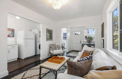 Silver Lake Casa | Charming Silver Lake 1920s "The Bungalow