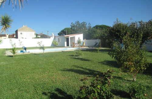 Paco Casa | Encantadora villa de estilo portugués de una sola planta con piscina privada