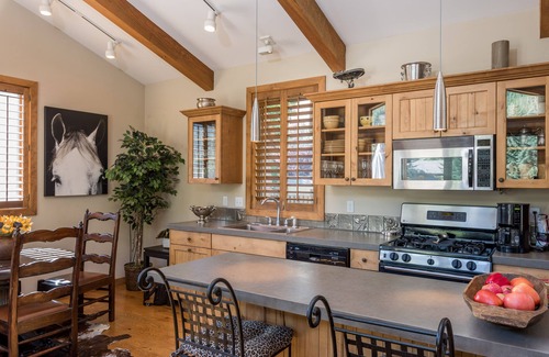 Warm Springs Condominio | Esquí encantador y condominio de verano, a poca distancia del telesilla Warm Springs