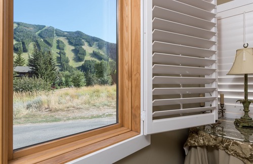 Warm Springs Condominio | Esquí encantador y condominio de verano, a poca distancia del telesilla Warm Springs