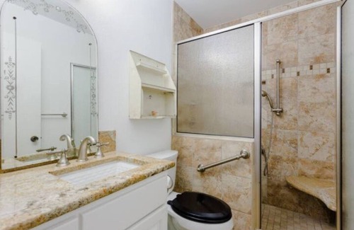 East Congress Casa | Charming South Congress Home 2/2