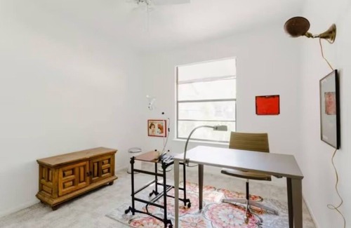 East Congress Casa | Charming South Congress Home 2/2