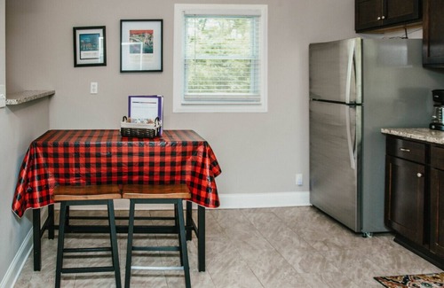 Greer Casa | Charming Southern Cove - Heart of Downtown Greer