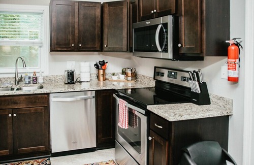 Greer Casa | Charming Southern Cove - Heart of Downtown Greer