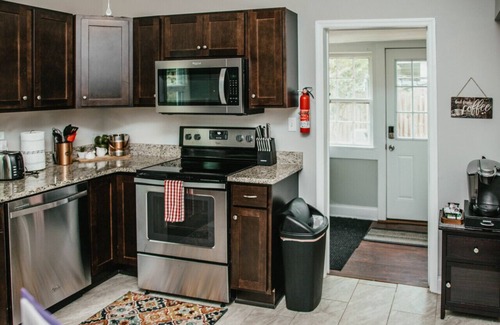 Greer Casa | Charming Southern Cove - Heart of Downtown Greer