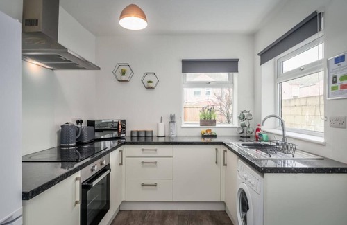 Goole Casa | Charming & Spacious 4-BR Home in Goole