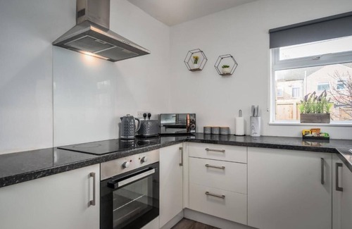 Goole Casa | Charming & Spacious 4-BR Home in Goole