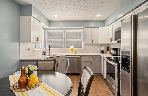 North Central Omaha Casa | Charming & Spacious 5-Bedroom Centrally Located