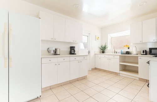 South San Gabriel Casa | Charming Spacious Home - Modern Comforts, Prime Location