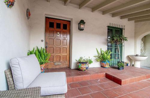 Mid-Wilshire Casa | Charming Spanish Villa with Jacuzzi in Prime LA Beverly Grove
