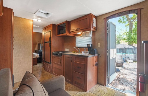 Old Seminole Heights Apartamento | Charming Stay w/ Pool & Grill