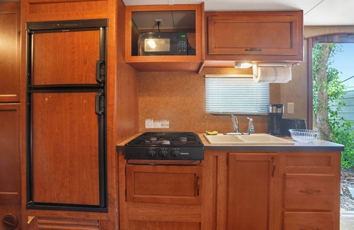 Old Seminole Heights Apartamento | Charming Stay w/ Pool & Grill