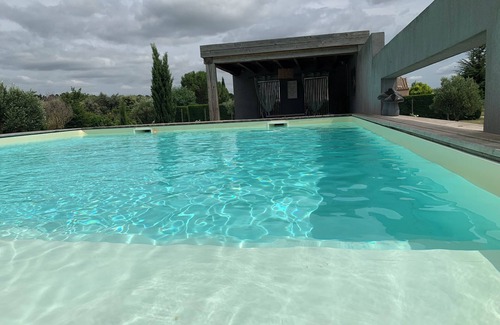 Ventenac-Cabardes Casa | Magnífica villa de piedra encantadora con piscina cerca de Carcasona. Vista de los Pirineos