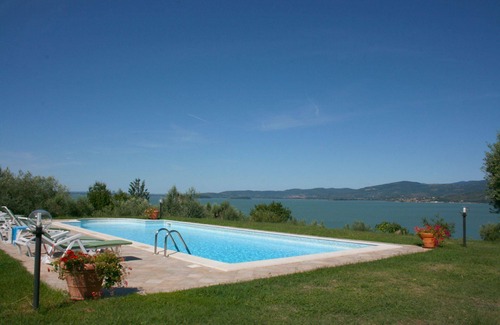 Monte del Lago Villa | Antigua casa de campo de piedra con jardín privado y piscina, conexión a internet. Vista panorámica sobre el