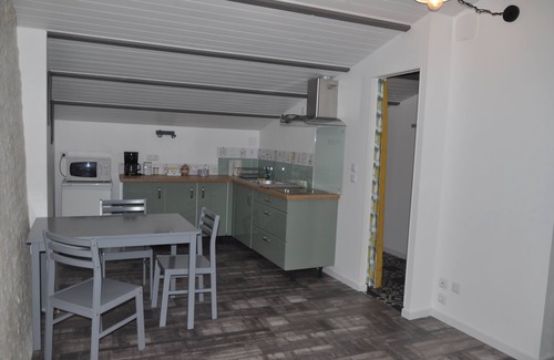 Dompierre-sur-Mer Apartamento | Encantador estudio con vistas al patio privado.