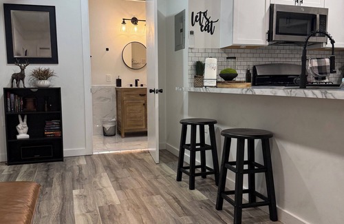 Tremont Apartamento | Charming studio apartment in fantastic Cleveland Tremont area