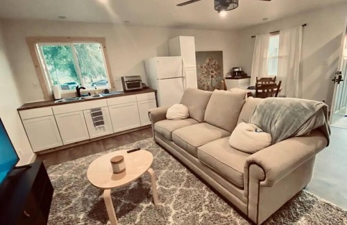 Klamath Falls Cabina | Charming Studio Cottage on 52 - acre farm!