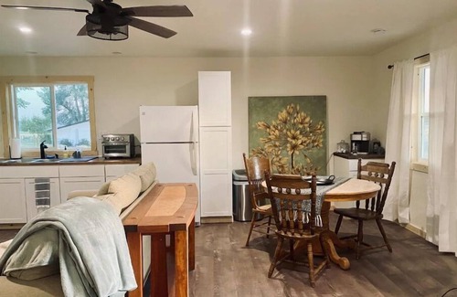 Klamath Falls Cabina | Charming Studio Cottage on 52 - acre farm!