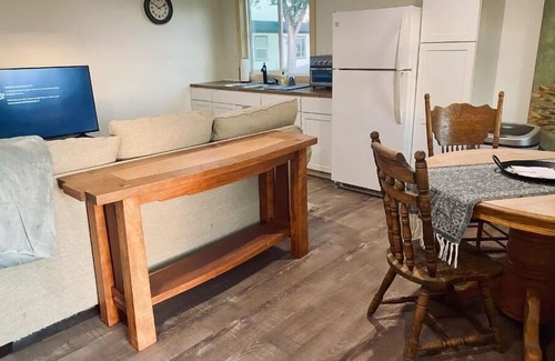 Klamath Falls Cabina | Charming Studio Cottage on 52 - acre farm!