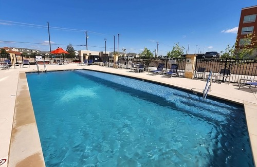 Pflugerville Casa | Your Home Away from Home in Pflugerville! Pool, Free Parking & Breakfast!