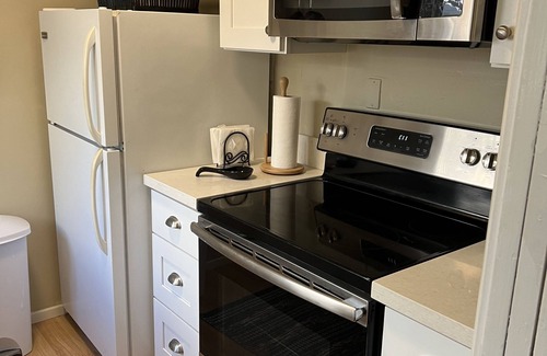 Sand Section Apartamento | Charming Studio w/ Fireplace & Kitchen — Steps to Sand