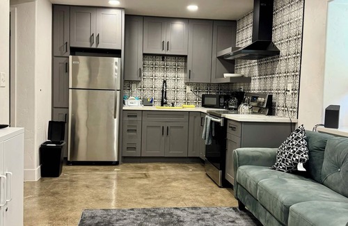 Downtown Apartamento | Charming studio with WiFi and AC in enchanting downtown Fresno.