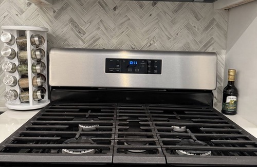 Roseville Casa | Charming super clean 1-bedroom house with WiFi heat and AC in tranquil Roseville